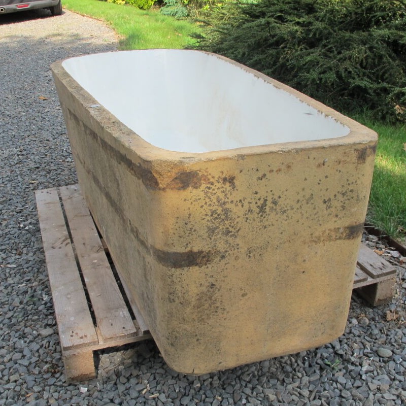 bath tub/garden pond